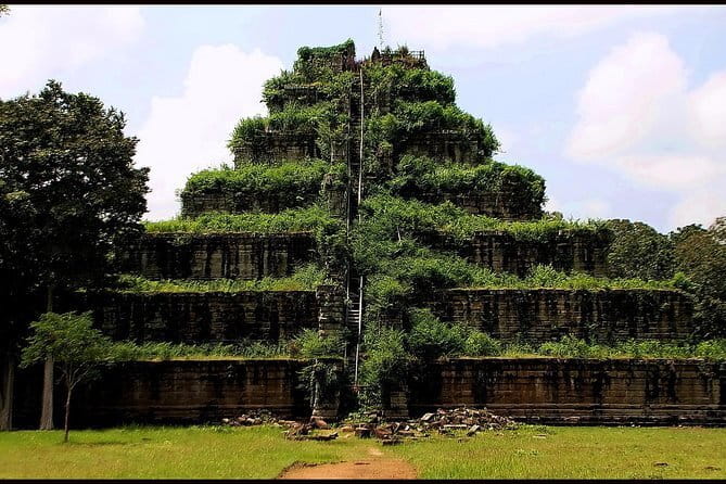 Explore Angkor Wat Sunrise Small Tour Private VIP Car - Ta Prohm and the Tomb Raider temple effect