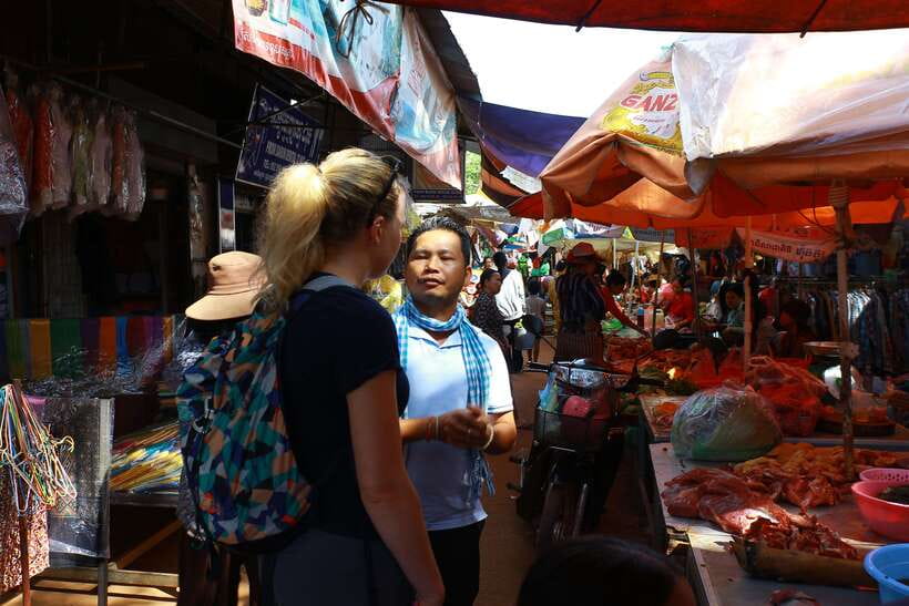 Exploring the Enchanting Kampong Phluk Floating Village - Ro Lus Market: The Short Walk That Sets the Mood