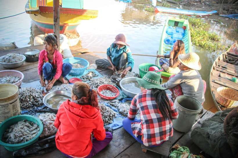 Floating Village and Tonlé Sap Sunset Tour - Meeting a Floating Family at Mey Chrey: Where the Tour Becomes Human