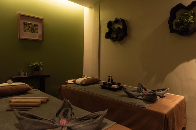 Four Hand Bliss (65 Mins) + Free Pick up or Drop Back - A one-hour four-hand massage that feels like hitting reset