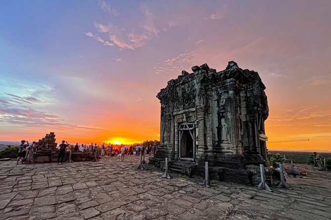 From Siem Reap: Angkor Wat and Floating Village 3-Day Trip - Day 2: Banteay Srei, Phum Preah Dak palm treats, and Beng Mealea’s jungle temple