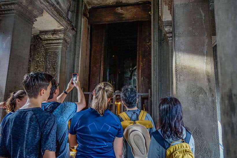 From Siem Reap: Angkor Wat Full-Day Private Tour & Sunrise - Angkor Wat temple time: what to pay attention to first
