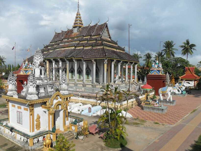 From Siem Reap: Battambang Day Trip Bamboo Train, Bats Cave - Phnom Sampeou / Sompov Mountain bat caves: sunset is the whole deal