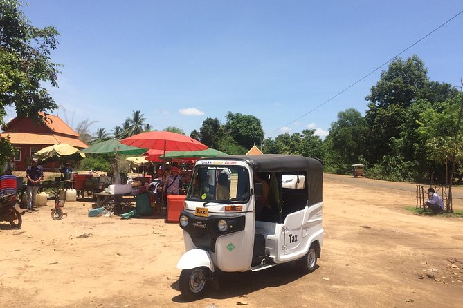 Full-Day Angkor Temple Discovery with Banteay Srei by Tuk-Tuk - Lunch, water, and smart photo pauses that don’t wreck the day
