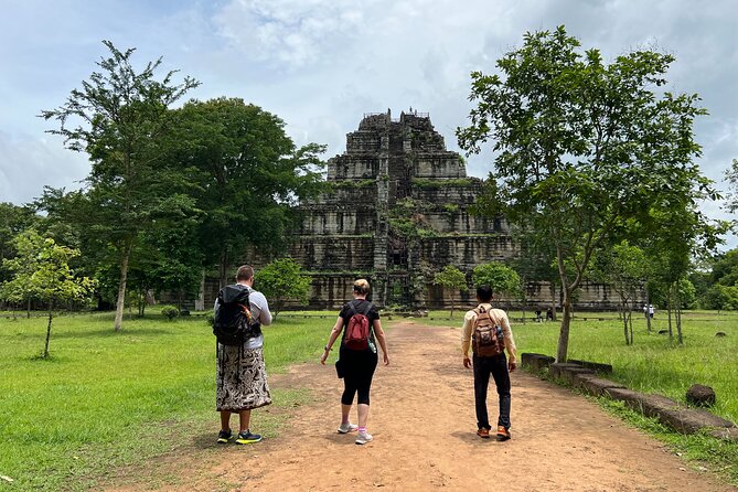 Full Day Banteay Srei Beng Mealea and Koh Ker Small Group Tour - Lunch break: a local family restaurant with vegetarian option