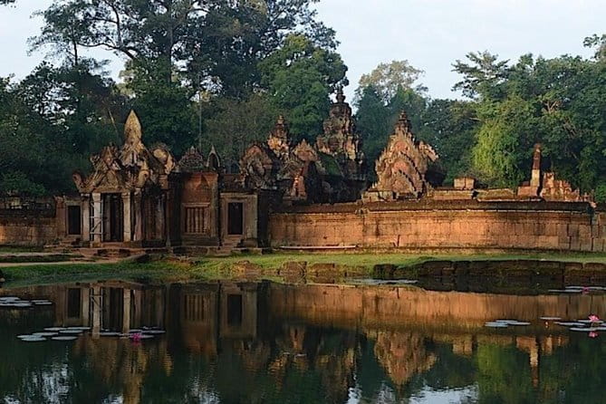 Full-Day Guided Bicycle Tour in Angkor Wat Temple - Angkor Wat at a slower, clearer pace