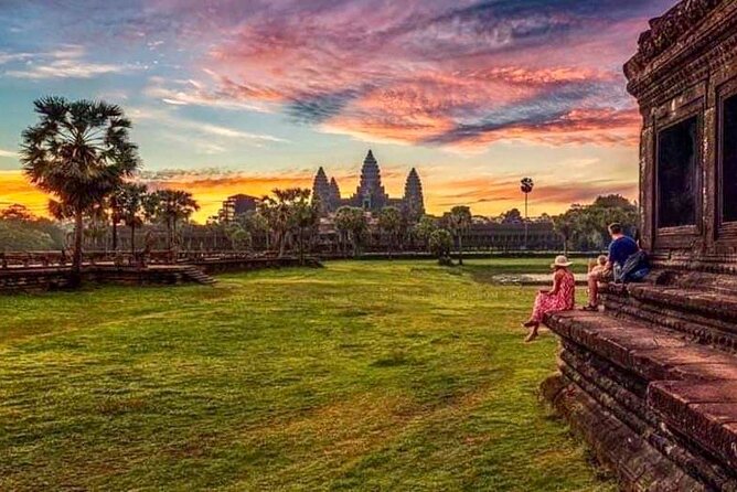 Full-day Private VIP Tour to Angkor Complex - Baphuon Temple: the 225m sandstone walkway view