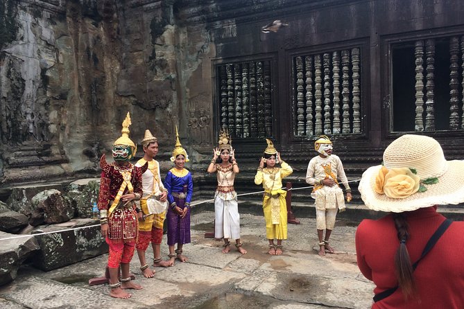 Full-Day Siem Reap Angkor Major Temples Private Tour - Bayon: the 216 smiling faces and the feeling of being watched