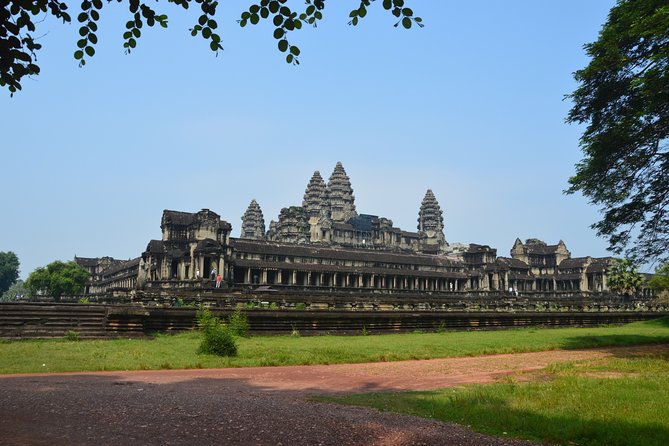 Full-Day Siem Reap Angkor Major Temples Private Tour - Bayon area side stops: Baphuon and the steep-steps decision