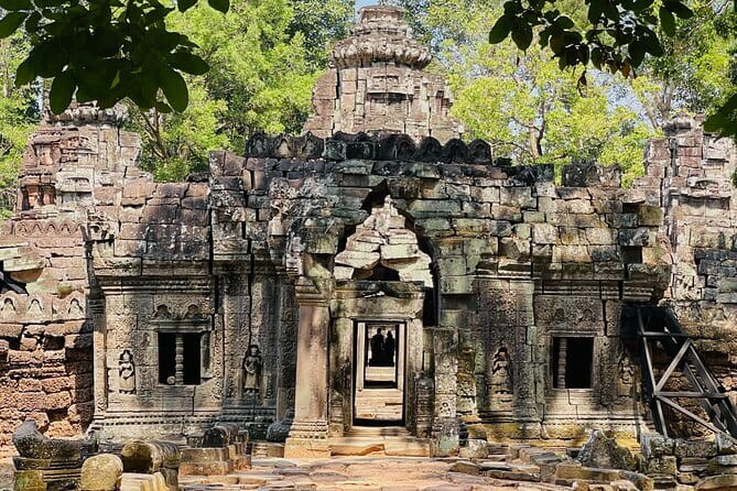 Full Day Tour Photography in Siem Reap - South Gate of Angkor Thom: the faces shot you’ll want first