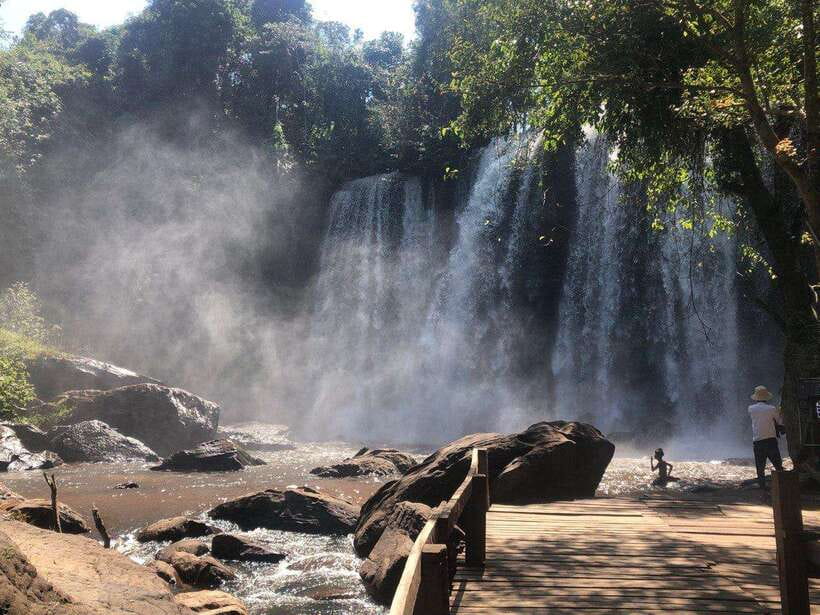 Full-Day Tour to Banteay Srey, Beng Melea & Kulen Mountain - Banteay Srei: the Lady Temple’s carvings up close