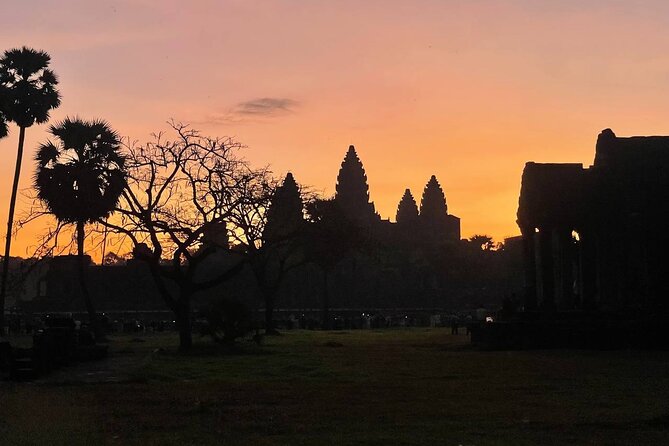 Golden Hours: Angkor wat sunrise photography tour with a pro! - Dress code and rules: don’t let security ruin your flow