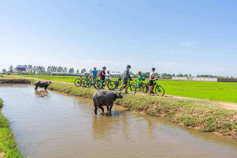 Kampong Phluk: Floating Village Sunset Bike Tour or E-Bike - The Countryside Ride: Dirt Roads, Farms, and Village Life