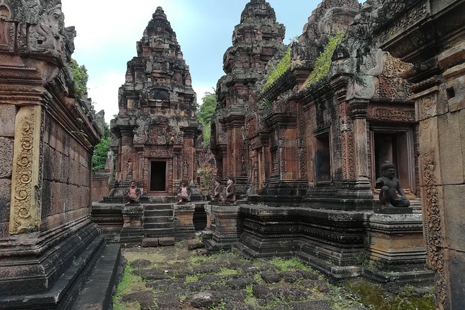 Kbal Spean, Banteay Srei & Banteay Samre temple - Kbal Spean: the River of 1000 Lingas hike outside the temple crowds