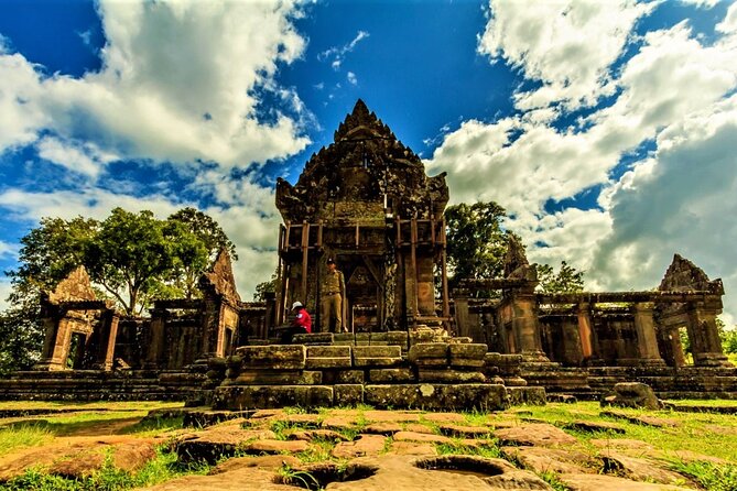 Koh Ker & Beng Mealea Temple Full-Day Private Tour from Siem Reap - Prasat Pram (Koh Ker): A Short Stop With Surviving Towers and Quiet Detail
