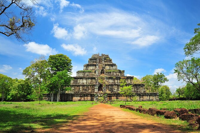 Koh Ker & Beng Mealea Temple Full-Day Private Tour from Siem Reap - Stop at Koh Ker Temple Complex: Prasat Thom and the Khmer Capital Behind the Trees