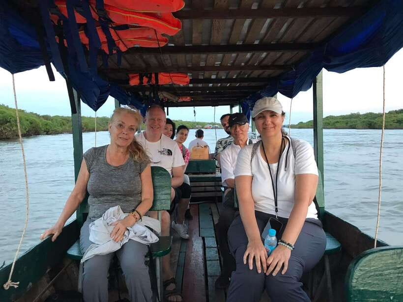 Kompong Kleang Floating Village Guide Tour from Siem Reap - The traditional village stop: short walk, big impressions