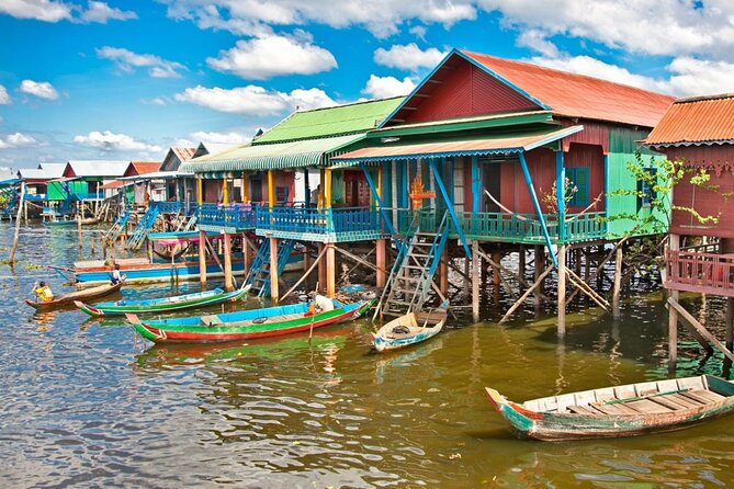 Kompong Phluk Floating village & Mangrove forest cruise - Comfort on the road: air-con transfers and bottled water
