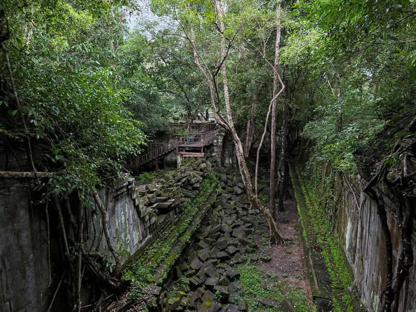 Kulen Mountain, Beng Mealea and Banteay Srei Full Day Tour - Kulen Mountain: Poeng Ta Kho, Waterfalls, and the River of a Thousand Lingas