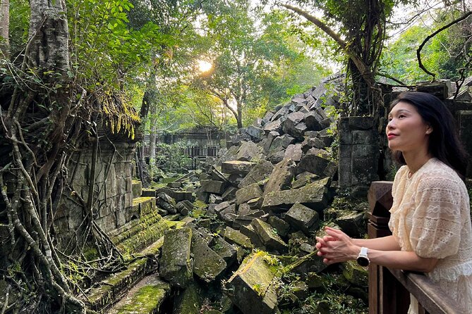 Kulen Mountain Beng Mealea and Banteay Srei Tour from Siem Reap - Phnom Kulen waterfall picnic: grill chicken, jasmine rice, fruit, and palm cake