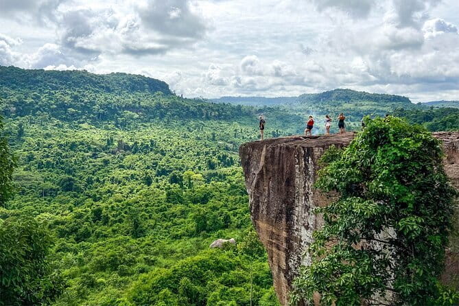Kulen Mountain Beng Mealea and Tonle Sap Tour in Siem Reap - Morning Pickup and the Fast Shift Out of Siem Reap
