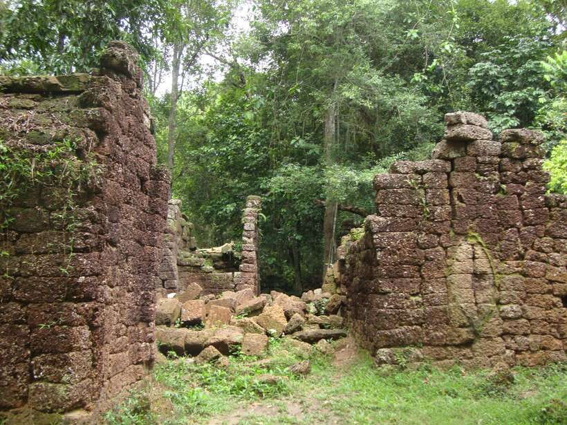 Kulen Mountain: Full-Day Private Waterfall Tour - Banteay Srei option: Women’s Citadel if you have the Angkor day pass