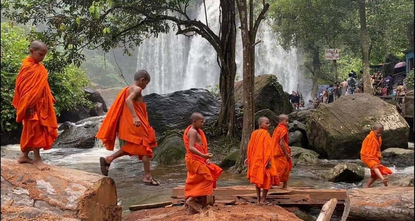 Kulen Waterfall Park with Small Groups & Guide tour - Poeng Ta Kho (Amazing Cliff) and the Leper King Temple stops