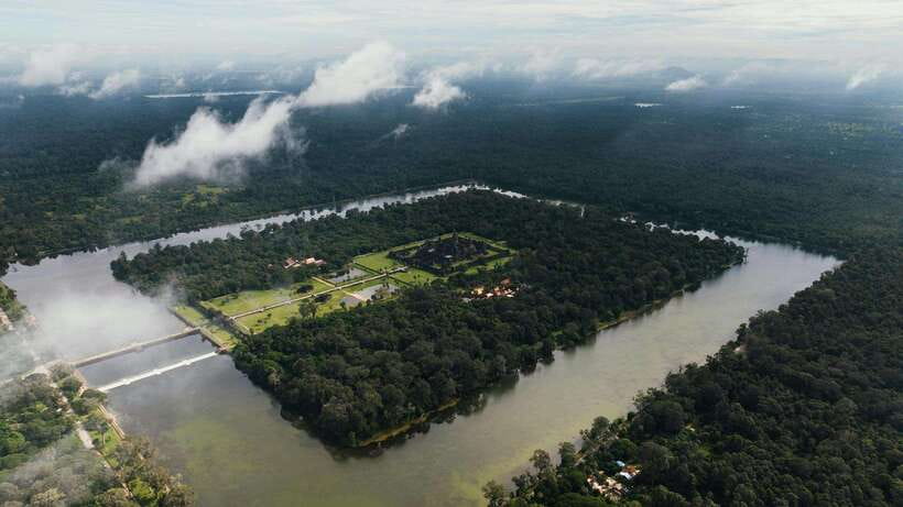 Luxury Private 2-Day Angkor Wat with English or German Guide - Crowds and routing: your “avoid the lines” advantage