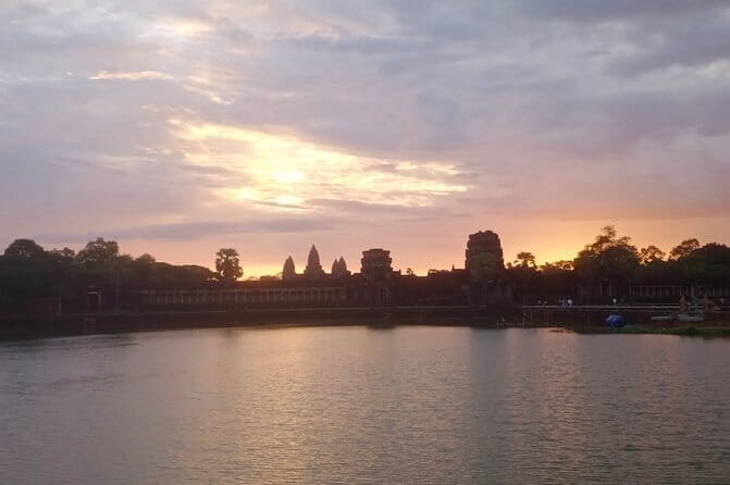 One Day Sunrise Private Tour at Angkorwat with Major Temples - Getting the most out of the day: what the guide’s style changes