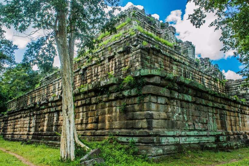 Prasat Thom, Koh Ker Group & Beng Mealea Full-Day Tour - Prasat Thom at Koh Ker: visiting a Khmer capital remnant
