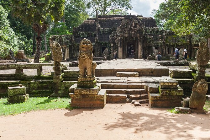 Preah Khan, Neak Pean and Pre-Rup Private Tour - Neak Pean and Ta Som: water temples and jungle edges