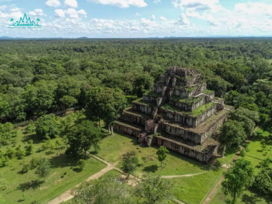 Preah Vihear Temple Koh Ker & BengMealea Tour from Siem Reap - Preah Vihear: hilltop views and serious carving details