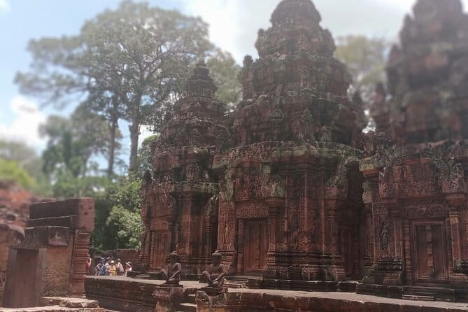Private 2 Days To Major Angkor Temples From Sunrise To Sunset - Banteay Srei: Pink Sandstone Carvings and a Slight Shift in Tempo