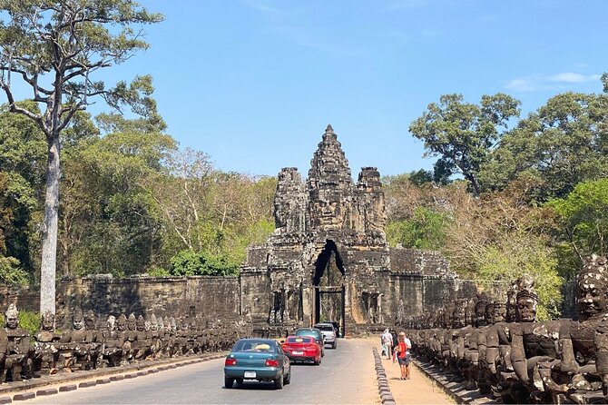 Private Angkor Wat and Lost Temple Jungle Tour - Bayon’s faces: Buddhism and Jayavarman VII’s statement