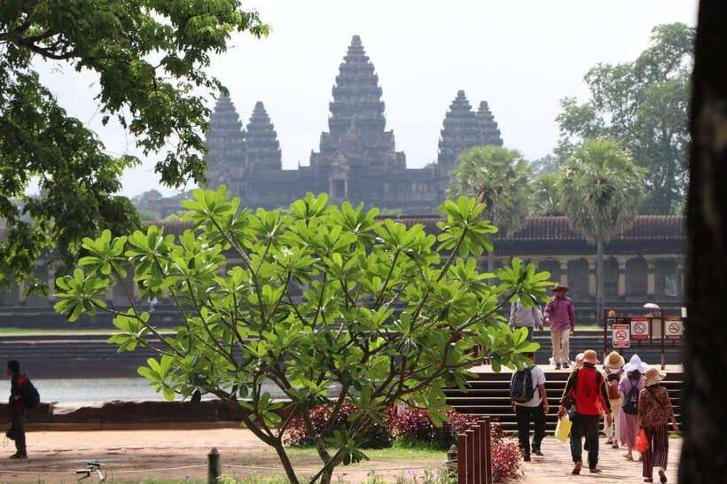 Private Angkor Wat Sunset Tour with Lunch and Snack Included - Angkor Wat: The Big First Stop (and Why It’s Worth Doing Early)