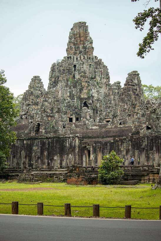 Private Angkor Wat Sunset Tour with Lunch and Snack Included - Angkor Thom and Its South Gate Entrance: Getting Oriented Fast