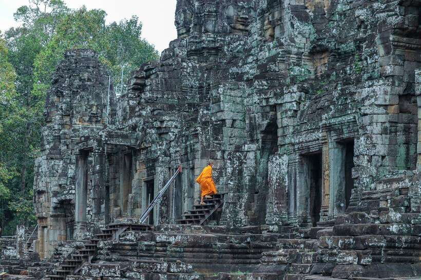 Private Angkor Wat Sunset Tour with Lunch and Snack Included - Victory Gate: A Quick but Meaningful Story Link