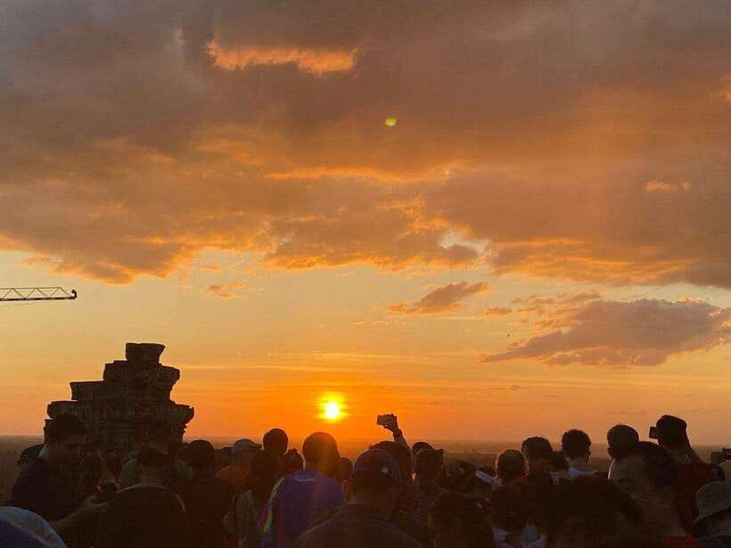 Private Angkor Wat Sunset Tour with Lunch and Snack Included - Pickup, Tickets, and the Morning Flow in Siem Reap