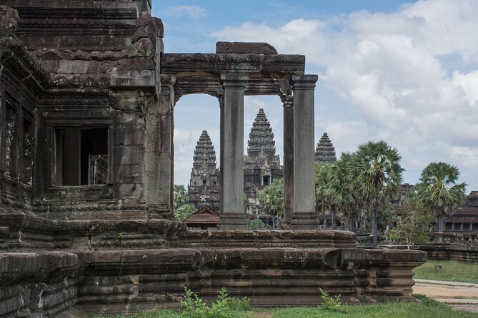 Private Angkor Wat Temple Tour - Bayon Temple: Those Smiling Faces Make Sense When Someone Explains Them