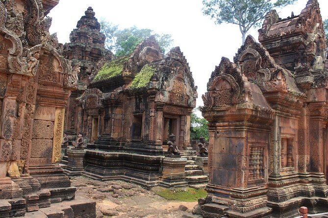 Private Banteay Srei and 4 Temples Guided Tour - Banteay Srei: The Citadel of Women in Pink Stone