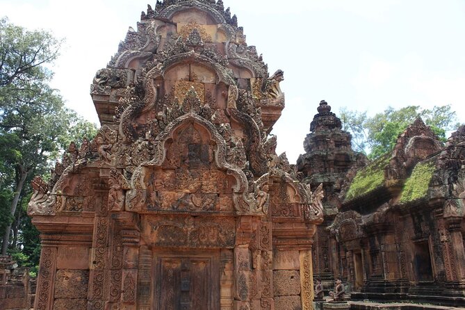 Private Banteay Srei and 4 Temples Guided Tour - Comfort in the Heat: A/C, Water, and Cool Towels