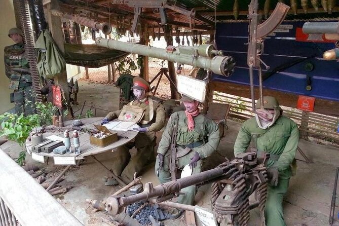 Private Banteay Srei Kbal Spean Tours and Landmine museum - Stop 1: Banteay Srei’s pink sandstone temple in the morning