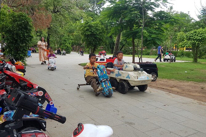 Private City Tour in Siem Reap - Wat Thmey (Killing Fields): respectful context, not just shock