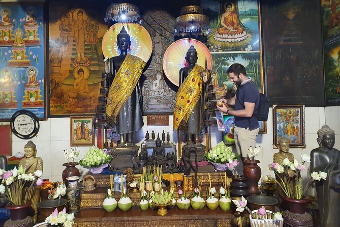 Private Guided Tour of Siem Reap Highlights & Hidden Gems - Street 08 to city center: meeting your guide and setting the tone