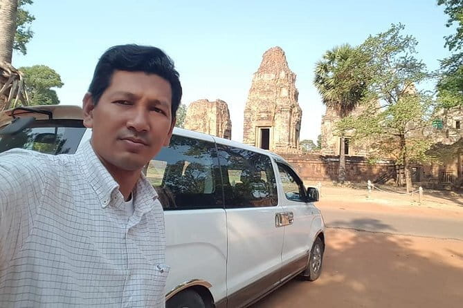 Private Taxi from Siem Reap to Phnom Penh - Speak English Driver - Skun Spider Sanctuary stop: the 30-minute reality check