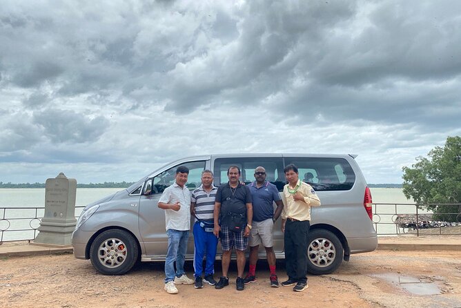 Private taxi transfer Siem Reap to Phnom Penh - Picking the Right Vehicle: Lexus RX300 vs Mercedes Istana Minivan