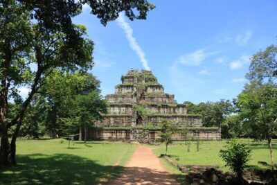 Private Tour to Beng Mealea Jungle Temple and Koh Ker - Prasat Beng Mealea: Angkor-era stone swallowed by green