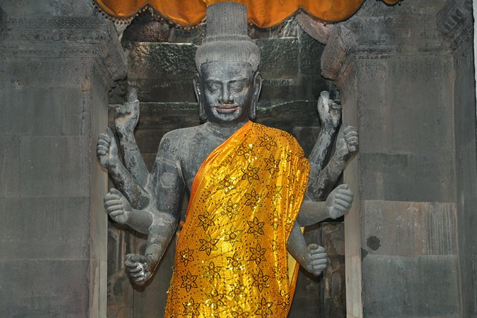 Private Tuk Tuk Tour to Angkor Wat and Small Circle with Two Extras - Private tuk tuk pacing with English-speaking drivers (and real personality)