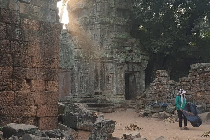 Private Two Days Siem Reap Temples Discovery Guided Tour - Day 2: Phnom Kulen, Kompong Phluk, and Tonle Sap Lake views