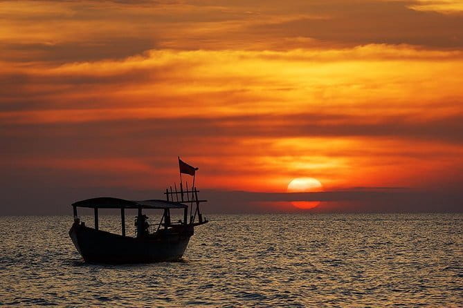 Scenic Boat Journey from Siem Reap to Battambang - The Aide et Action / Action Education enrollment-support stop